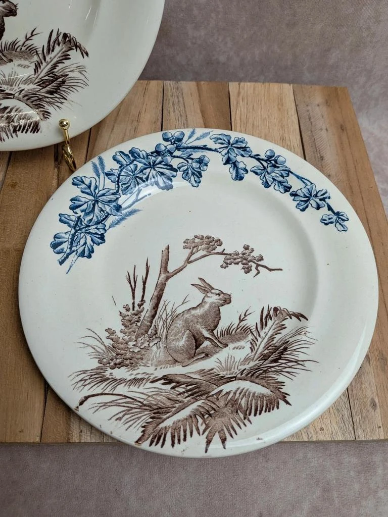 Conjunto de 2 pratos policromos Terra de Fer Clairefontaine modelo Caça decoração lebre – photo 3